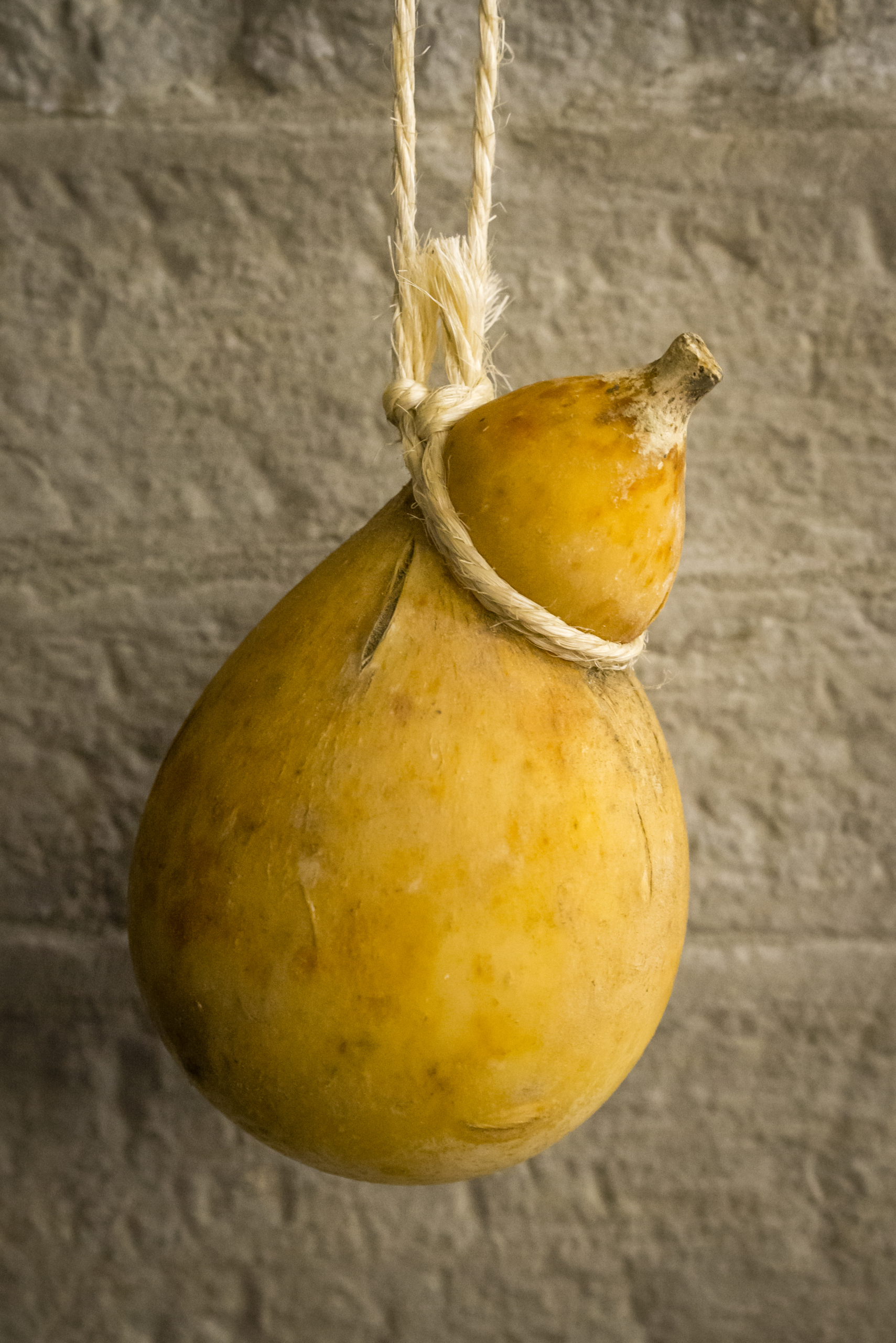 Caciocavallo stagionato